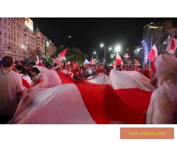 河床队荣耀归来，解放者杯表现亮眼，昂首挺进决赛，争取再创辉煌