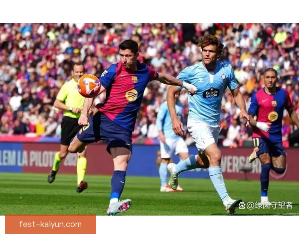 拉菲尼亚与莱万多夫斯基持续保持良好合作，表现值得关注